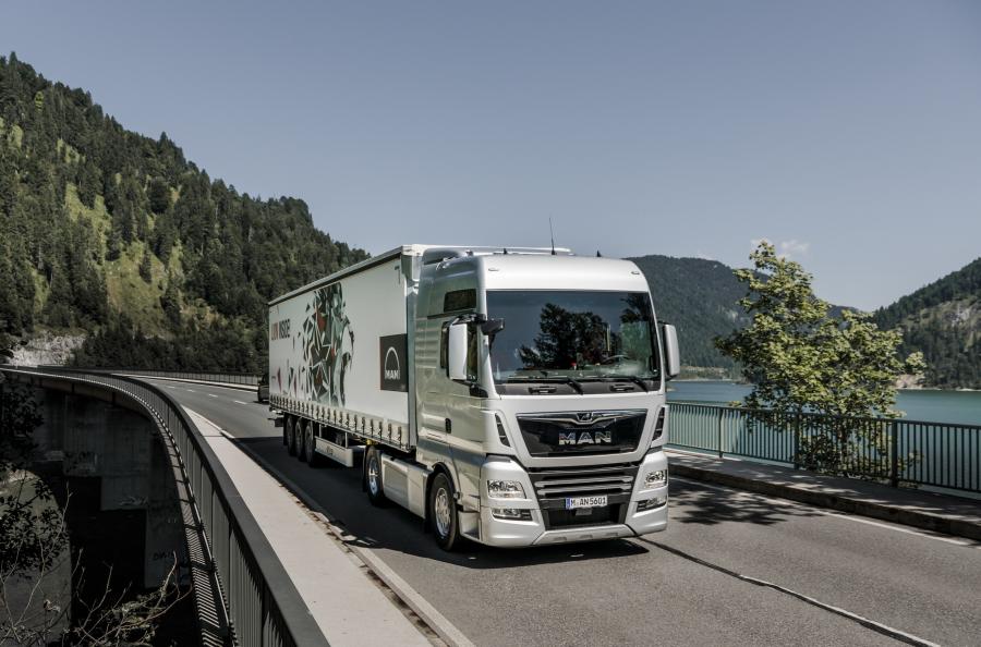  MAN TGX 18.500 4x2 XXL 2017 года  (фото 1 из 12)